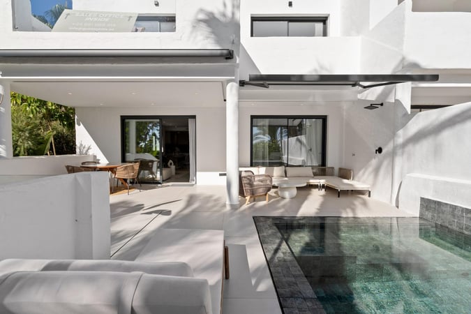 House in El Paraiso - view 1