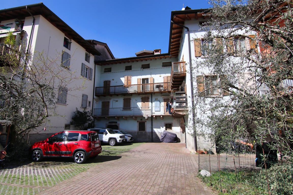 House in Dro - Image 4