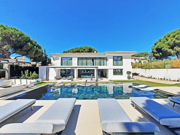 Villa in Elviria - view 1