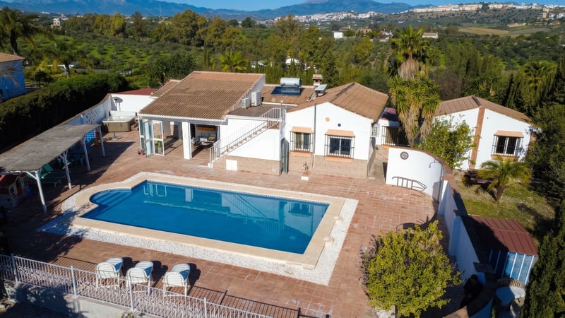 Villa in Coin - view 1