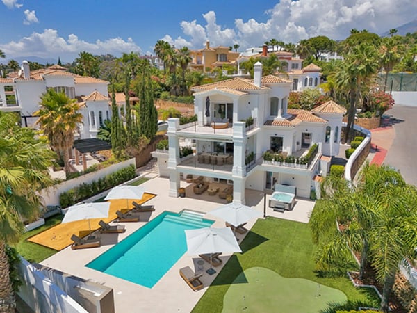 Villa in Nueva Andalucia - view 1