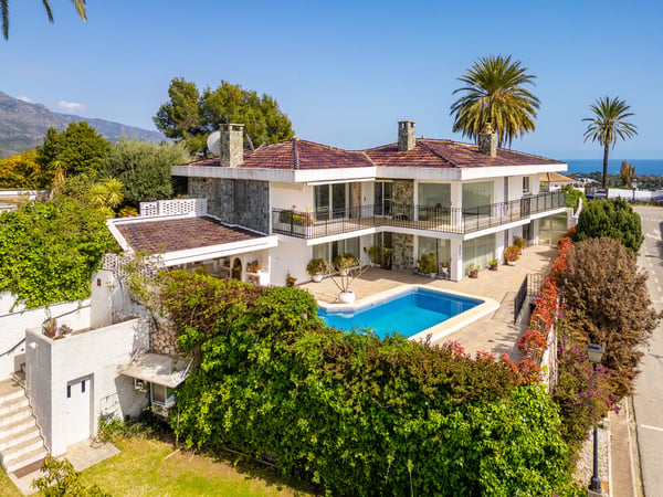 Villa in Nueva Andalucia - view 1