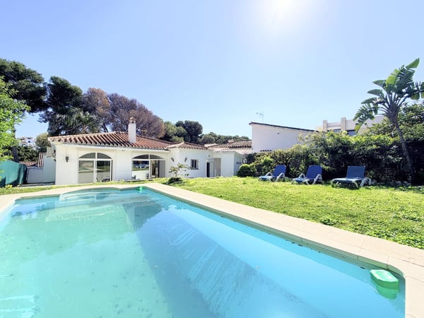 Villa in Nueva Andalucia - view 1