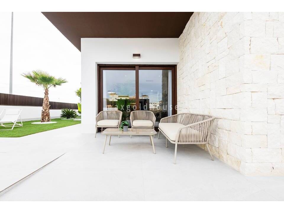 Villa in Jacarilla - Image 2