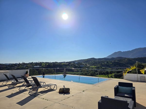 Villa in Estepona - view 1