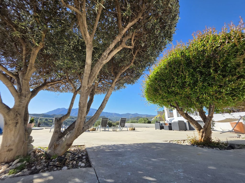 Villa in Estepona - Image 3