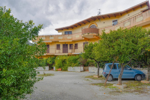 Apartment in Laureana Cilento - view 1