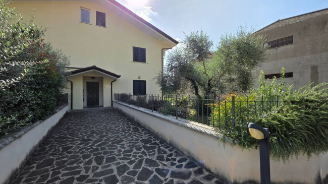 Apartment in Arce - view 1