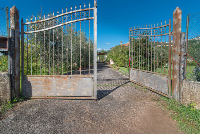 House in Segni - view 1