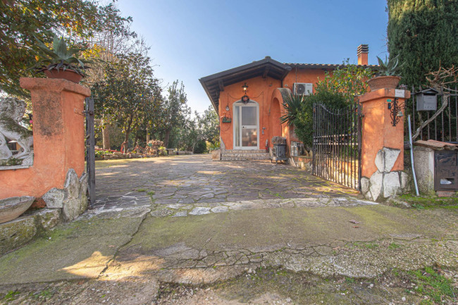 House in Prossedi - view 1