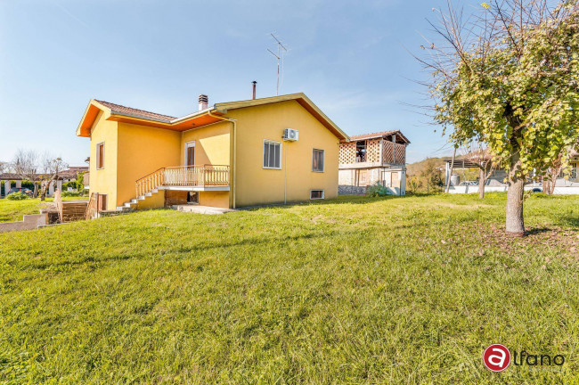 House in Arpino - view 1