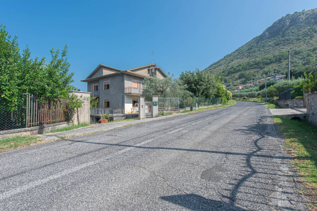 House in Roccasecca - view 1