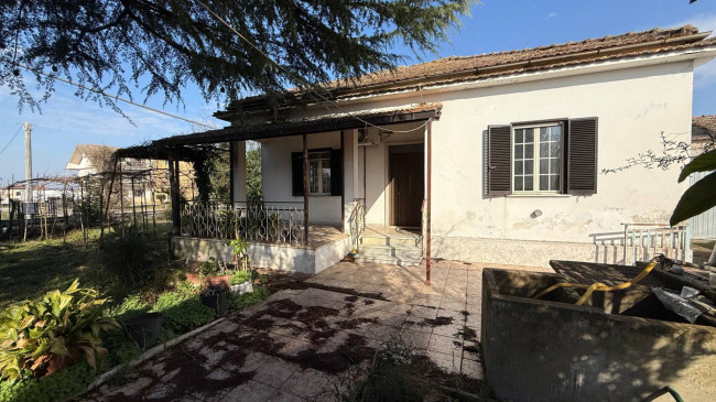 House in Roccasecca - view 1