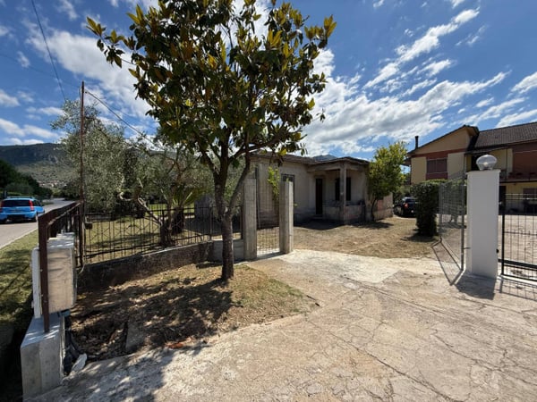 House in Roccasecca - view 1
