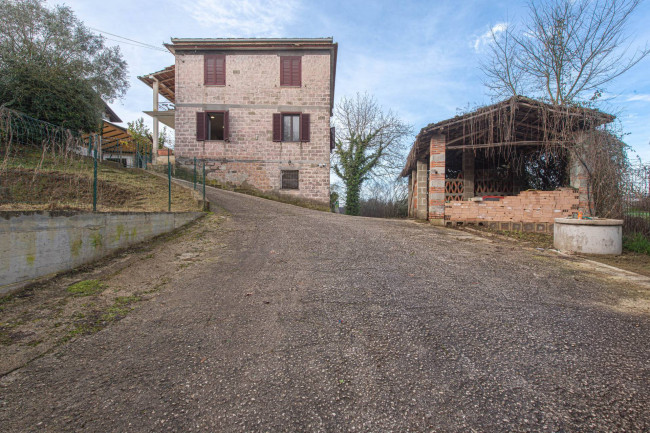 House in Torrice - view 1