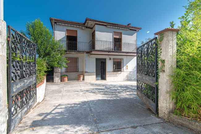 House in Torrice - view 1