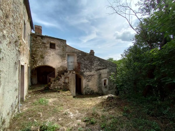House in Alvito - view 1