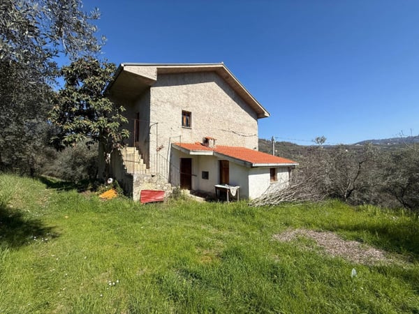 House in Arpino - view 1