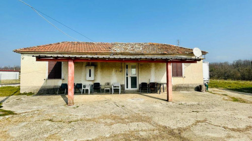 House in Colfelice - view 1