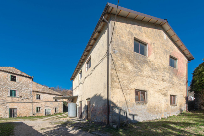 House in Veroli - view 1