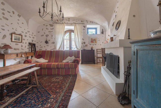 House in Colfelice - view 1