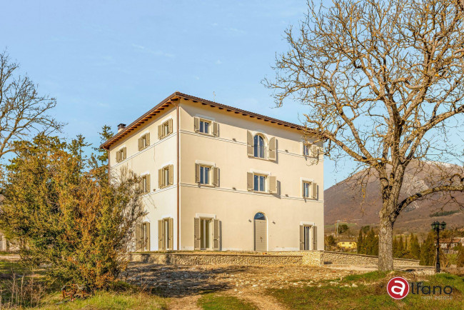 House in Norcia - view 1