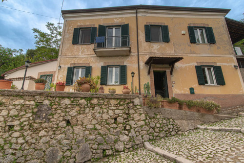 House in Arce - view 1