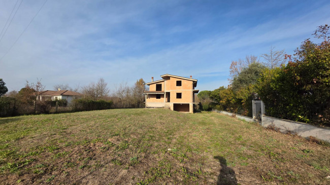 House in Arce - view 1