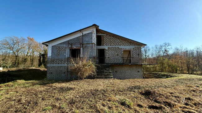 House in Colfelice - view 1