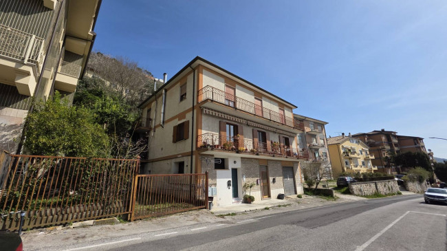 House in Arce - view 1
