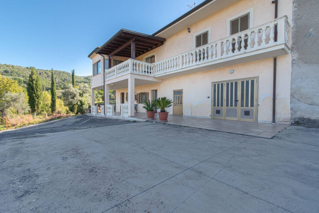 House in Arpino - view 1