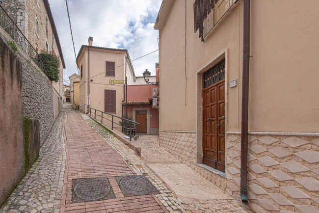 House in Rocca d'Arce - view 1