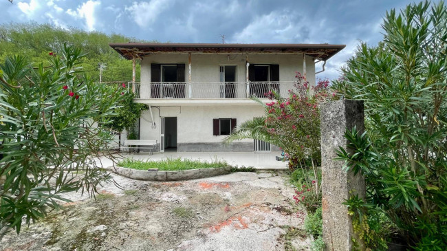 House in Sant'Andrea del Garigliano - view 1