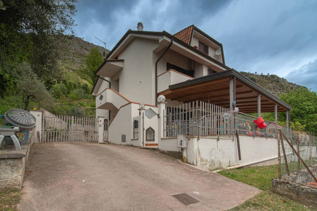 House in Roccasecca - view 1