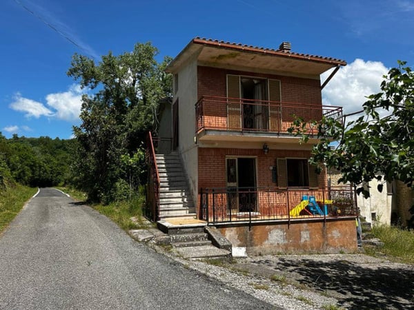 House in Santopadre - view 1