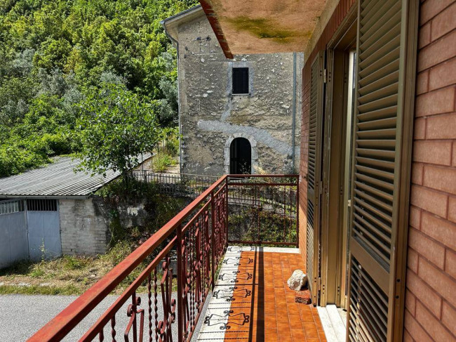 House in Santopadre - Image 3