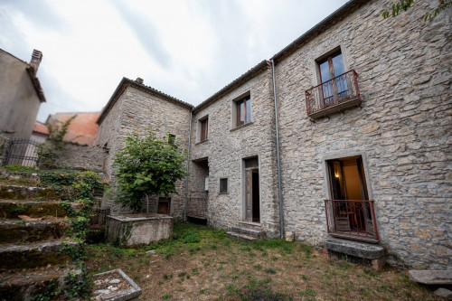 House in Sasso di Castalda - view 1
