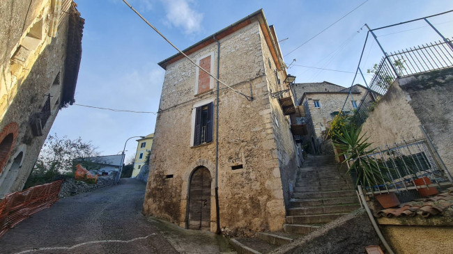 House in Arce - view 1