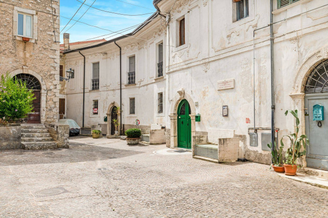 House in Arce - view 1