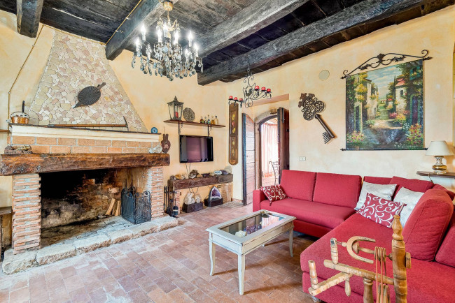House in Arce - view 1