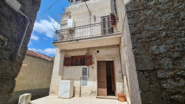 House in Roccasecca - view 1