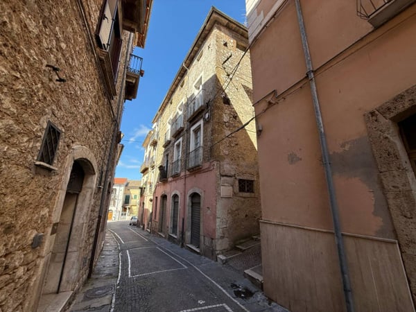 House in Roccasecca - view 1