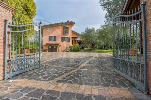 Villa in Maenza - view 1
