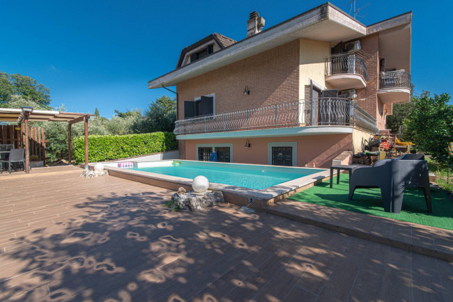 Villa in Priverno - view 1