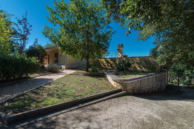 Villa in Alatri - view 1