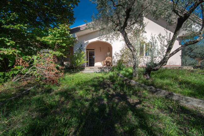 Villa in Alatri - view 1
