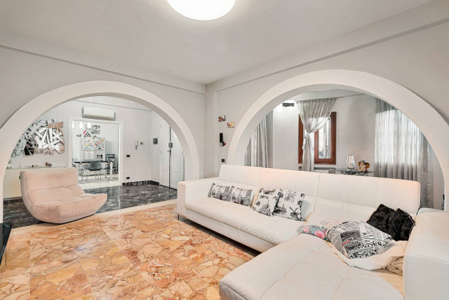 Villa in Arce - view 1