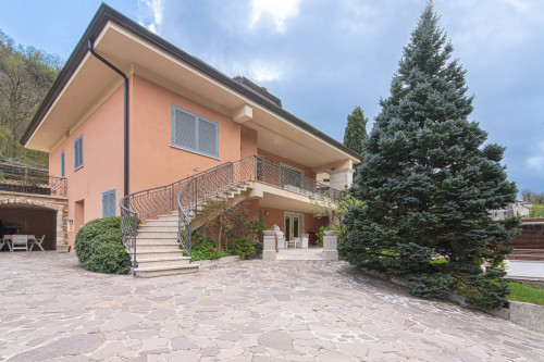 Villa in Atina - view 1