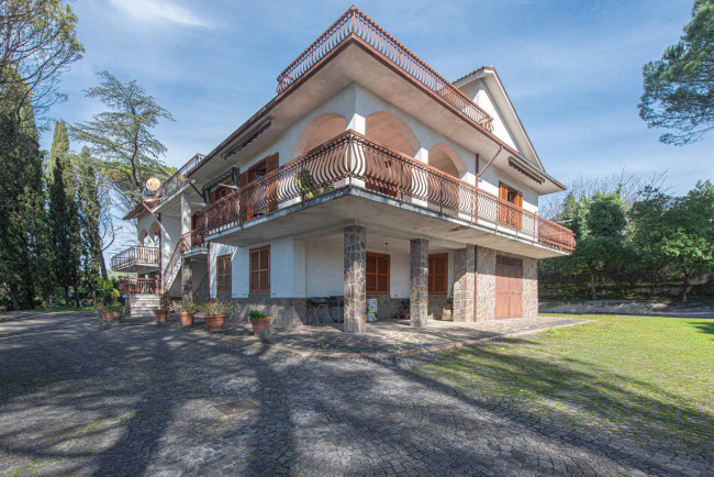 Villa in Cassino - view 1