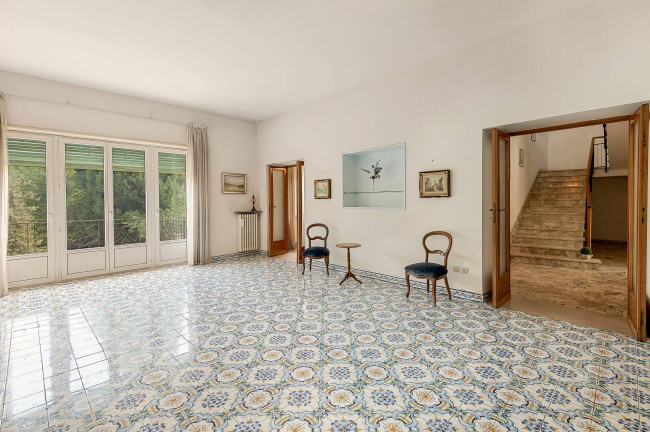 Villa in Cassino - view 1